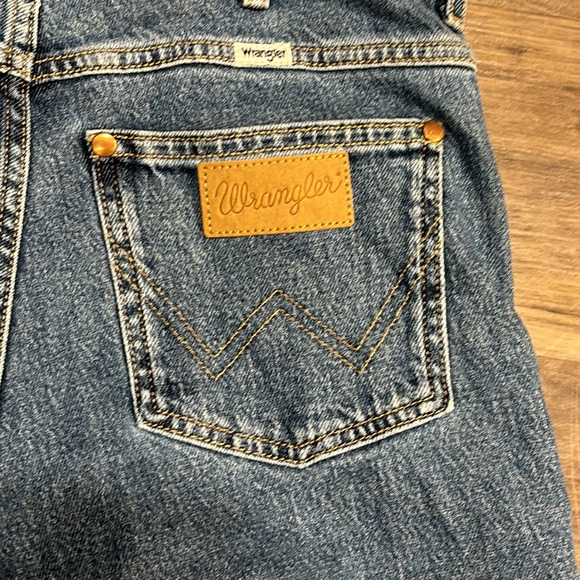 **NWT** Wrangler High Rise Barrel Jean - Picture 8 of 10